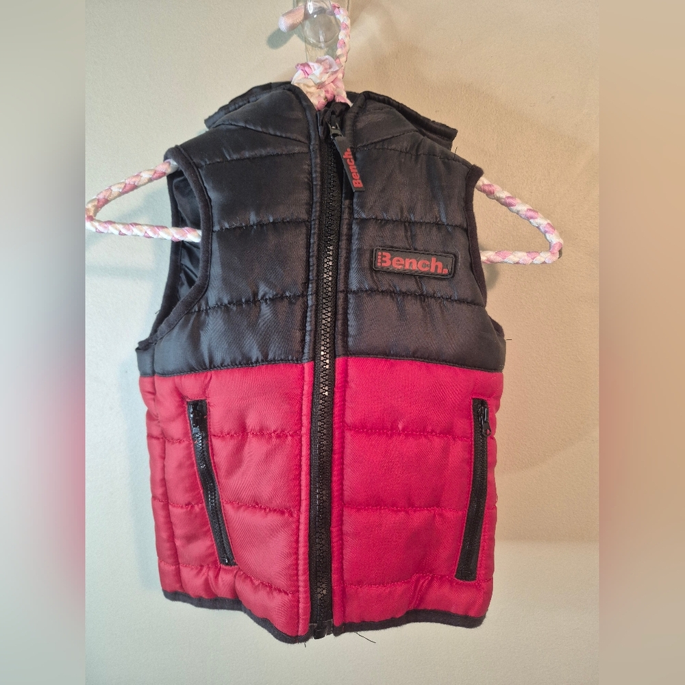 Super Cute BENCH Puffer Vest SZ 2 Cool Kids Athletic